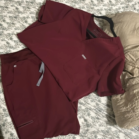 Figs burgundy set - Picture 1 of 1